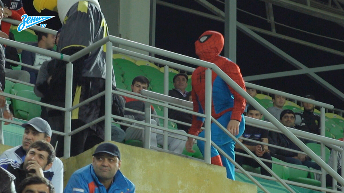 Человек-паук на трибуне «Анжи-Арены»