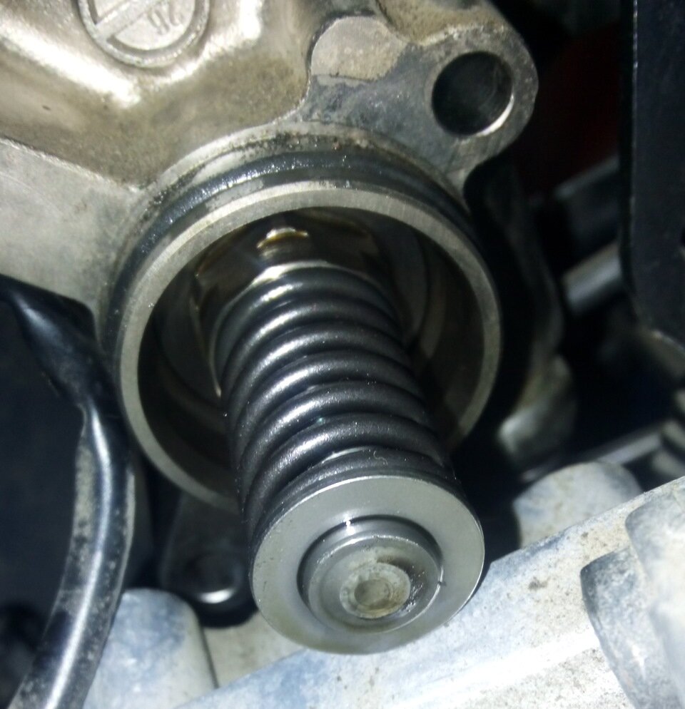 вроде норм
Вытащил сам толкатель и ОХ… мать твою! Плохо очень плохо.