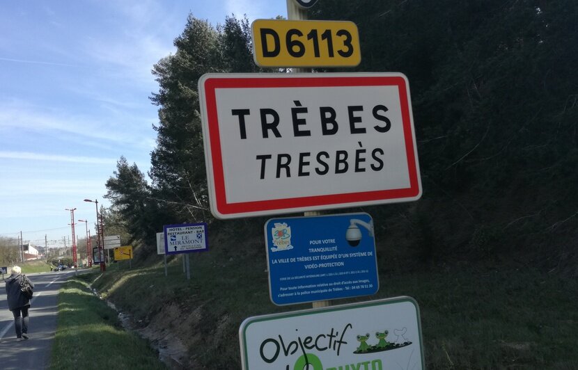 въезд в город Треб, где было совершено преступление