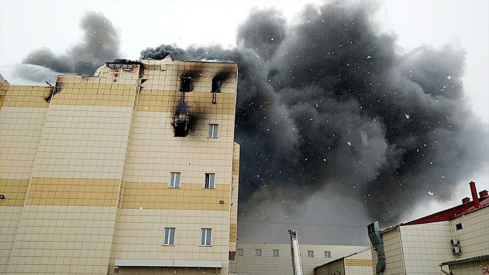 Пожар в ТРЦ «Зимняя вишня» в Кемерове унес жизни 64 человек. Фото: МЧС России