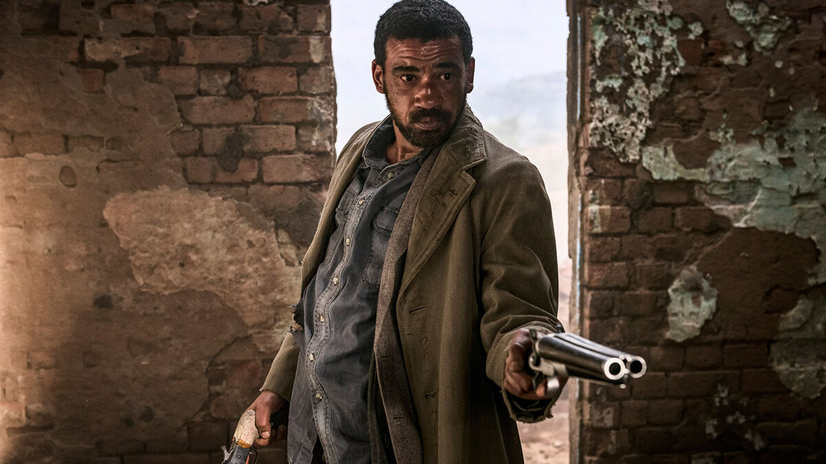 - Привет! Ну как тебе мой косплей Эль Мариачи из "Отчаянного"?  - Чувак, извини, но что-то совсем непохоже. -  Блин, я так и знал, что без гитары ничего у меня не получится!   