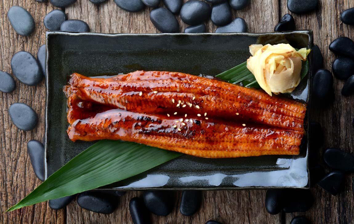 угорь подкопченный в соусе унаши. угорь кабаяки. угорь копченый унаги. угорь в соусе унаги. угорь копченый унаги.