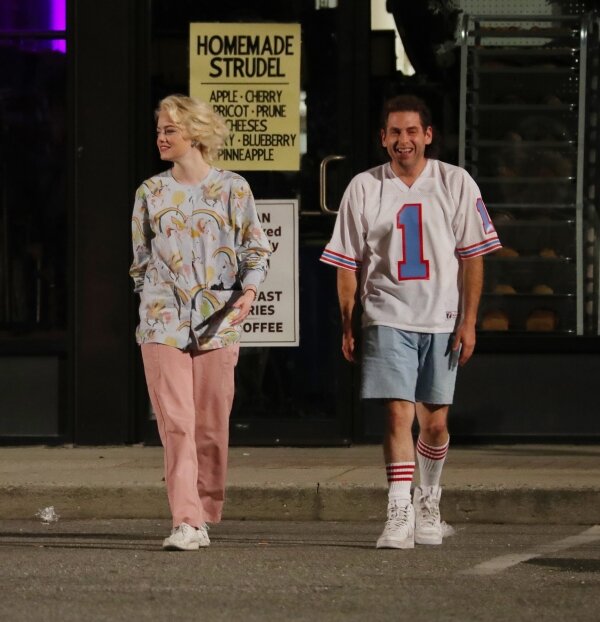 Идиотские костюмы на клише-персонажах Стоун и Хилла