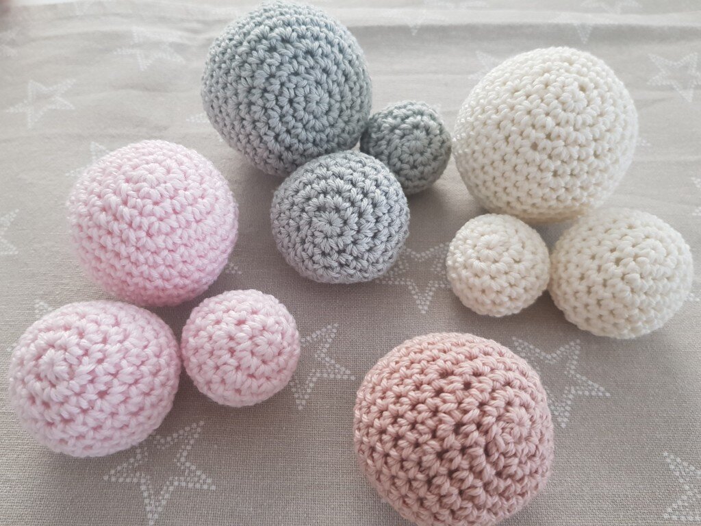Новогодний шар крючком в технике Overlay crochet: описание вязания