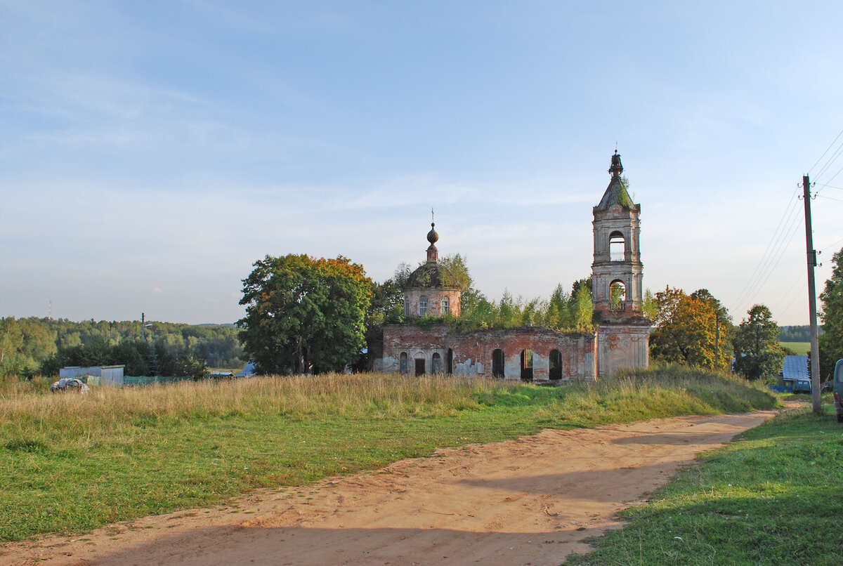 Село никольское рузский. Село Никольское Рузский район. Храм Николая Чудотворца Рузский район. Церковь Николая Чудотворца в Никольском-Долгорукове. Никольское Долгоруково.