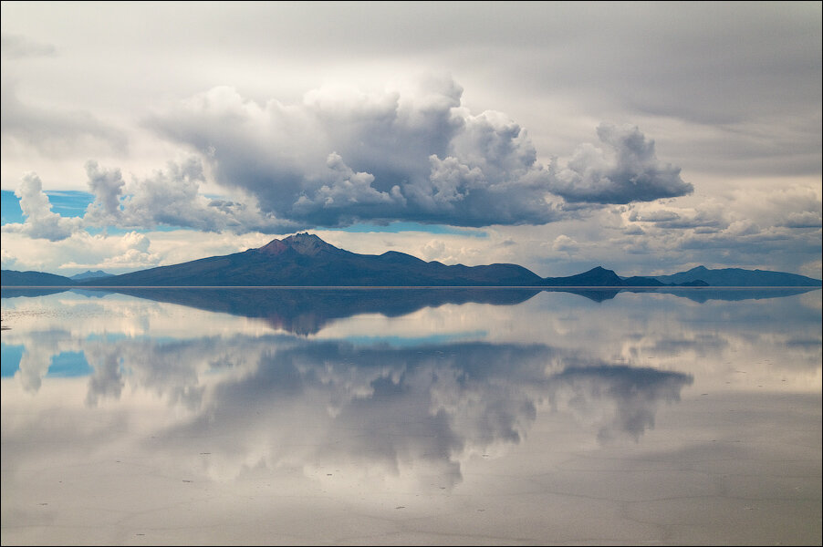 Салар де уюни боливия. Уюни солончак озеро в боливии. Солончак салар-де-уюни, боливия. Озеро солончак уюни. Салар де уюни озеро.