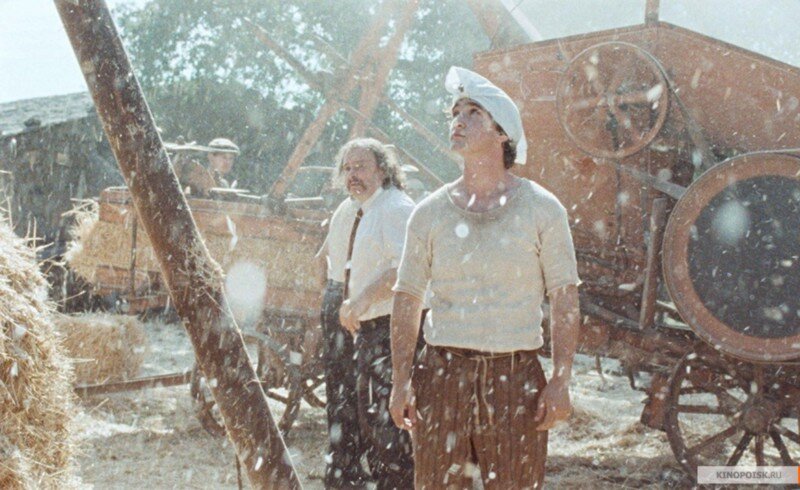 Удивительная пластика актера. Сама его поза — синоним смирения.