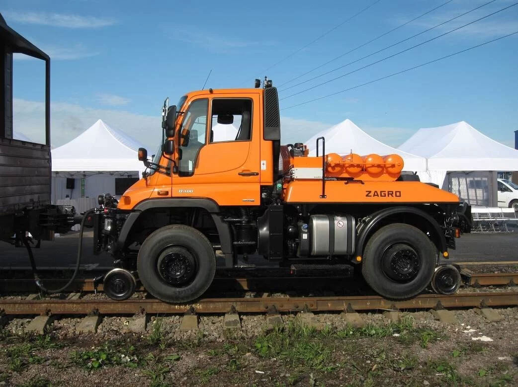 Мерседес Unimog u400