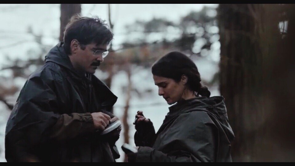 Звездная парочка из Колина Фарелла и Рэйчел Вайс создали теплую атмосферу среди серого и будничного настроения всего происходящего на экранах. 