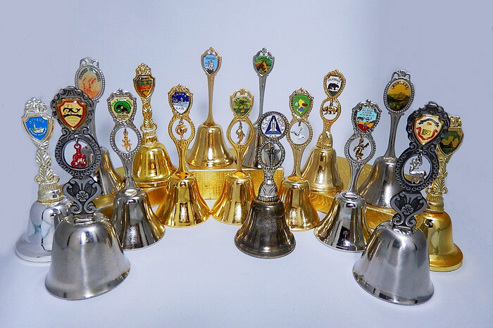 Сувенирные колокольчики городов России. Фото: showbell.ru  