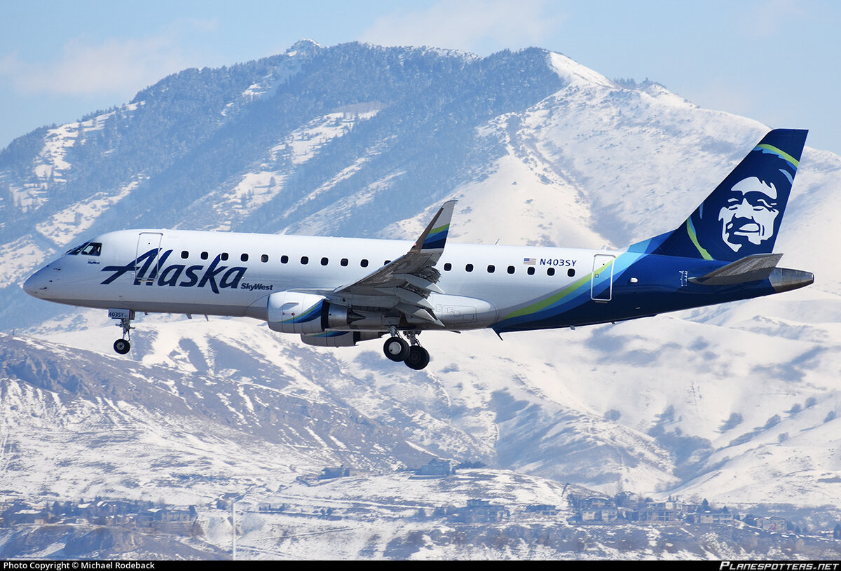 То есть, подавляющее большинство поставленных в 2018 году бразильских коммерческих самолётов — это Embraer 175. И большая часть из них — американской SkyWest Inc (на фото — новый авиалайнер, используемый в мокром лизинге на рейсах Alaska Airlines)