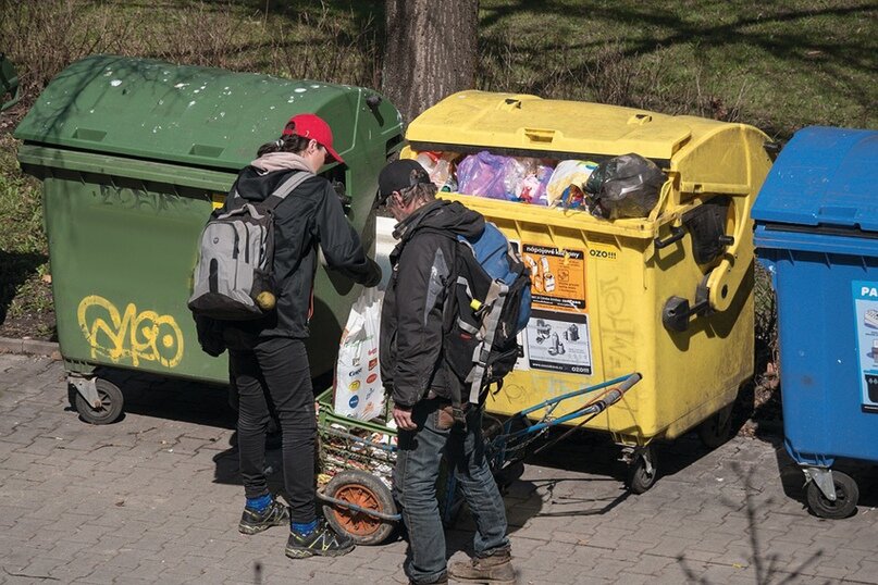 Как показывает опыт, культуру раздельного сбора отходов привьют через несколько поколений.