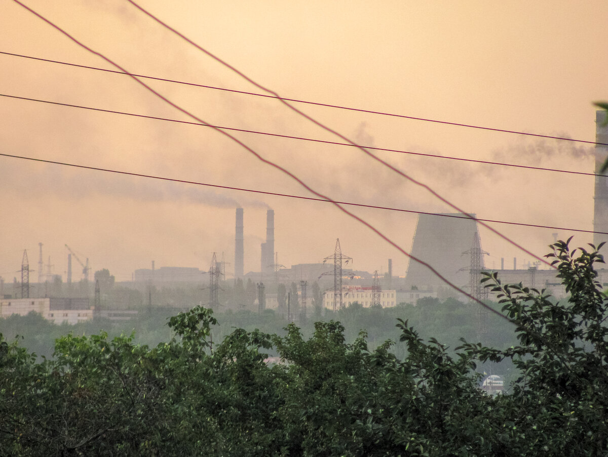 Мариуполь. Вид на металлургический завод. 