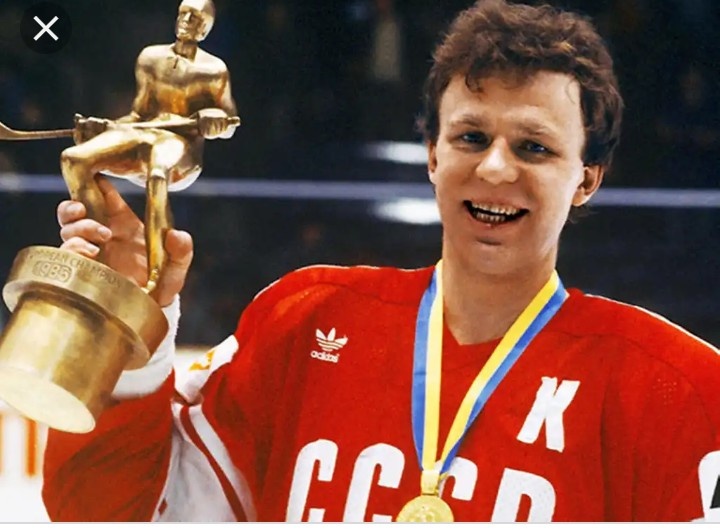 Год включения в зал хоккейной славы 2001-й