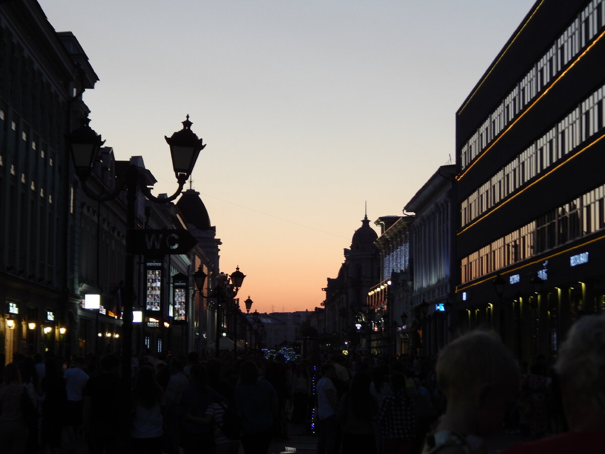 Вечерний вид на ул.Баумана. 