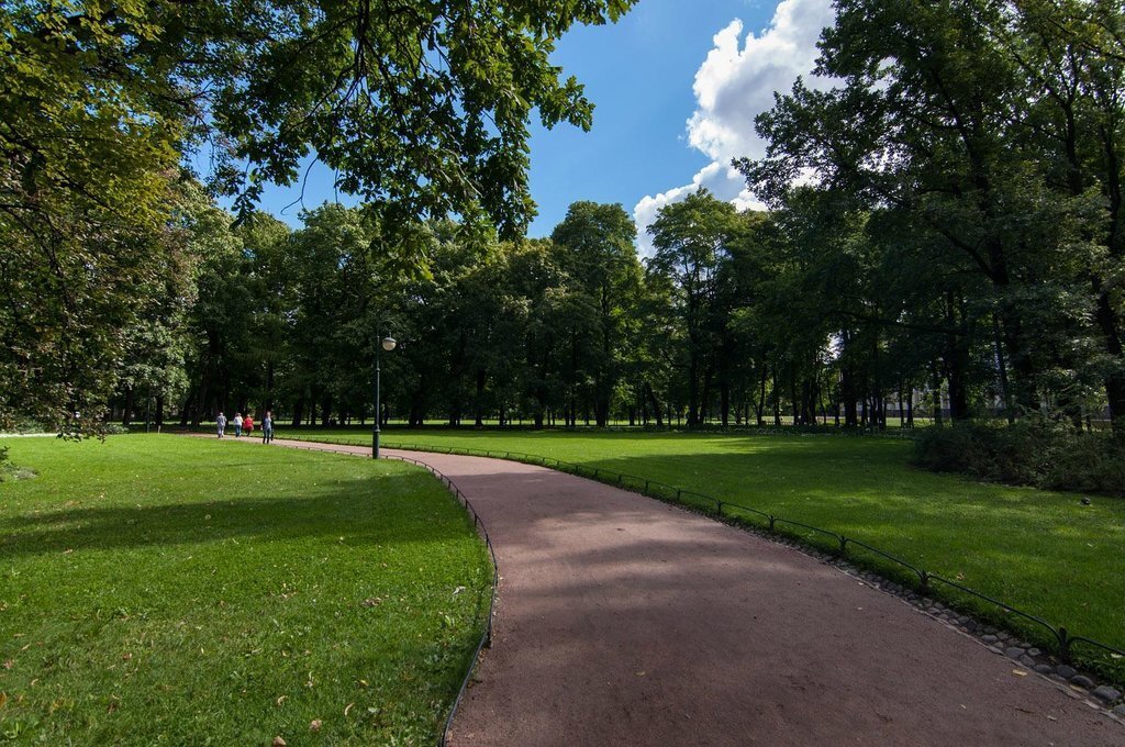 Green park санкт петербург. Михайловский сад в Санкт-Петербурге. Санкт-Петербург Михайловский сад Михайловский сад. Михайловский парк Питер. Михайловский сквер в Санкт-Петербурге.