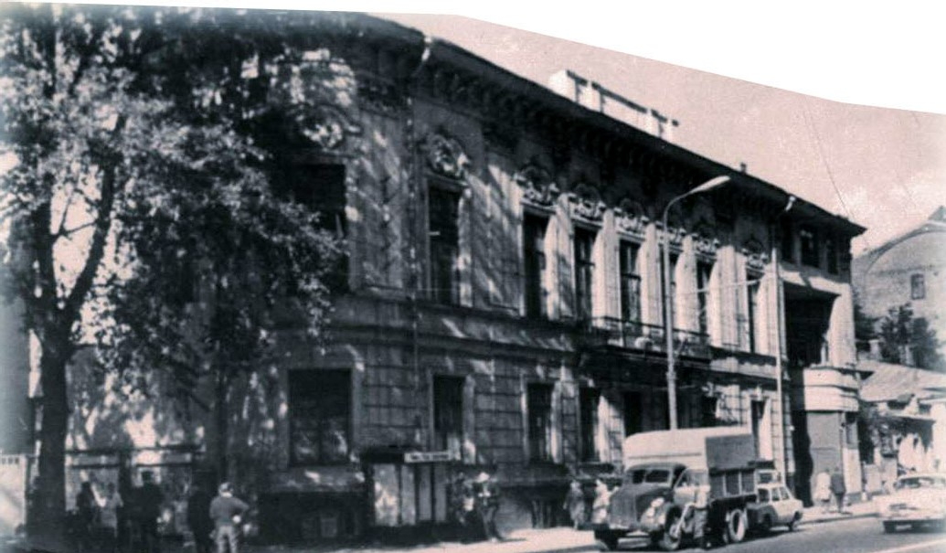 Арбат, 44, 1975 - 1980 г. Источник: http://www.losev-library.ru/materials/philosophy-arbat/doma?id=108