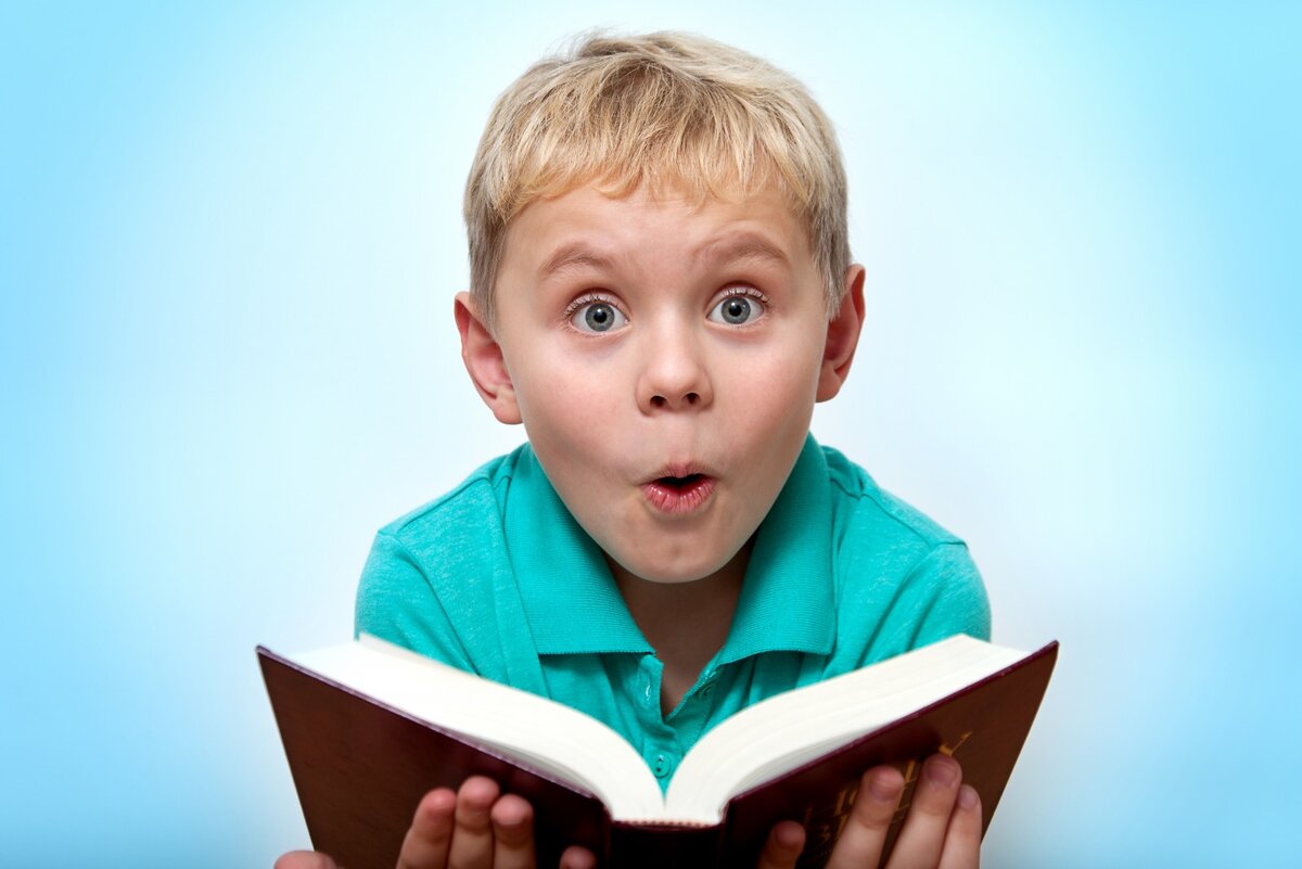 Увлечь современного ребёнка в книжный мир - чрезвычайно сложная задача. Однако если выполнять несколько уловок, можно привлечь и заинтересовать любого ребёнка чтением. Что же это за уловки? 1.