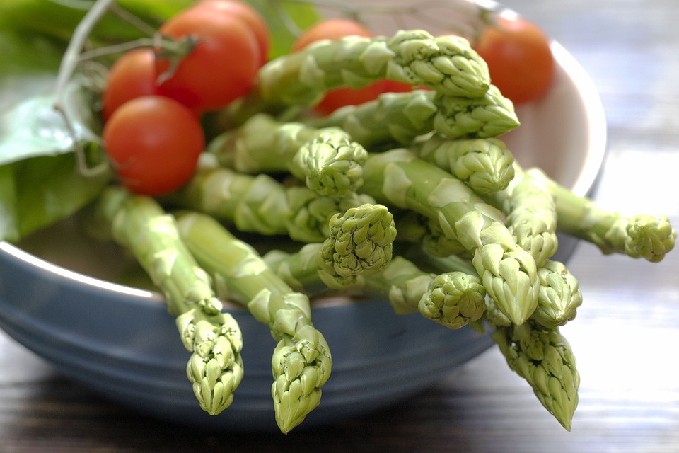 https://pixabay.com/photos/asparagus-cheri-summer-just-retsert-4235466/