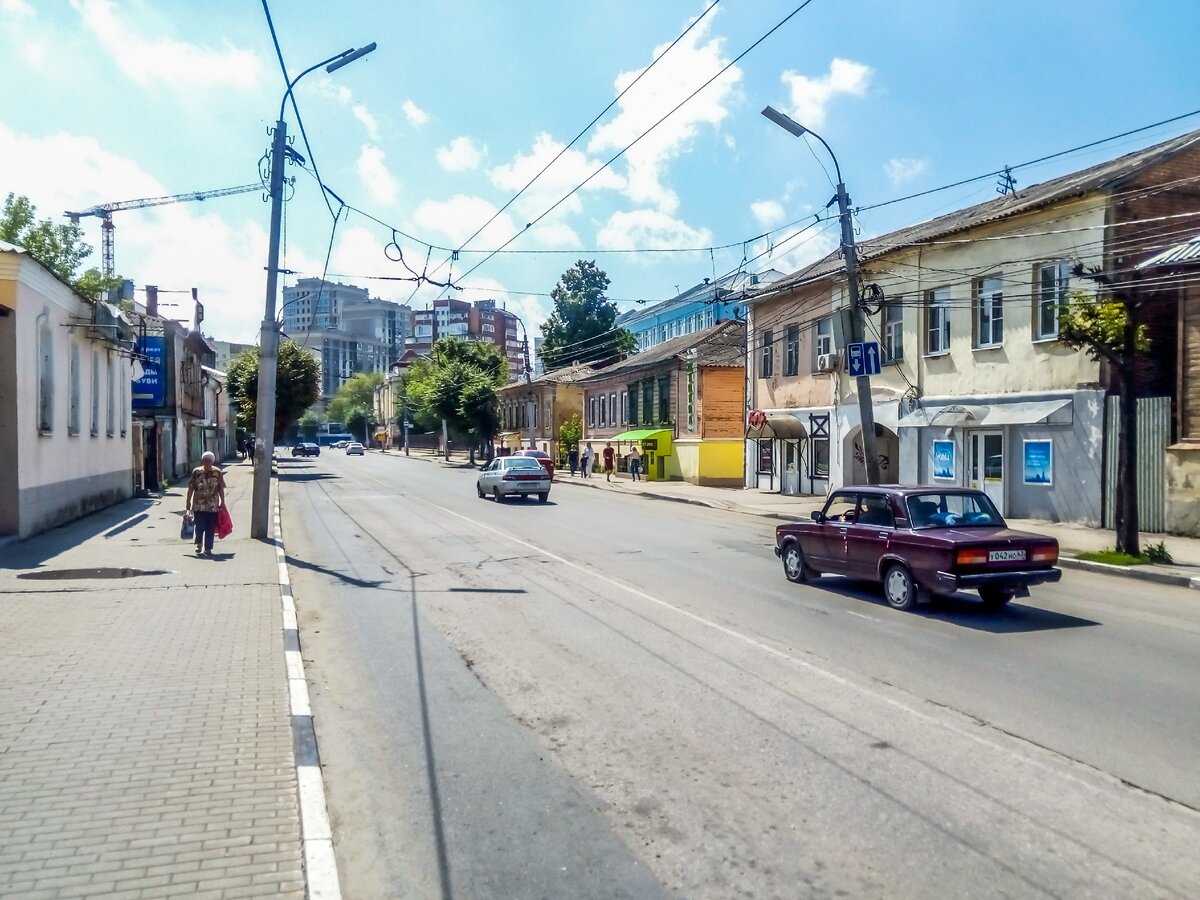 Прогулка по Рязани. Контраст улиц города. Высотки, деревянные домики и  заросли кустарника | Прекрасное рядом | Дзен