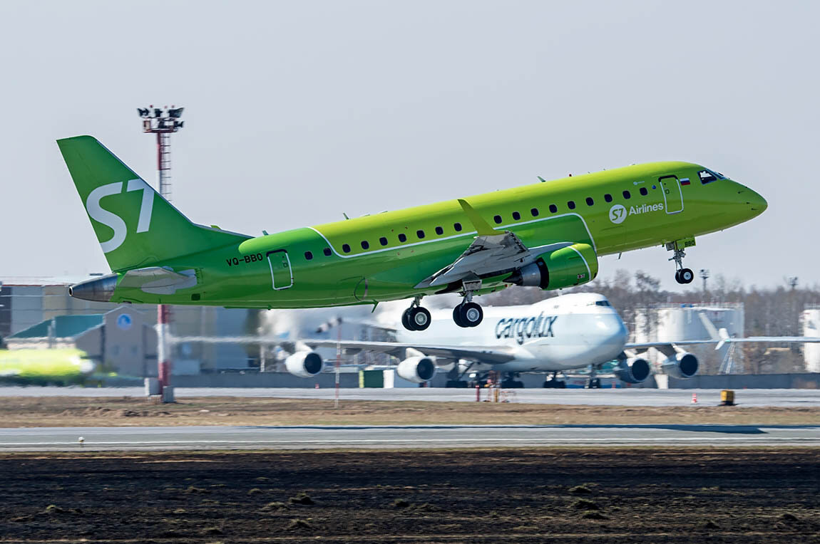 Embraer 170 S7 Airlines