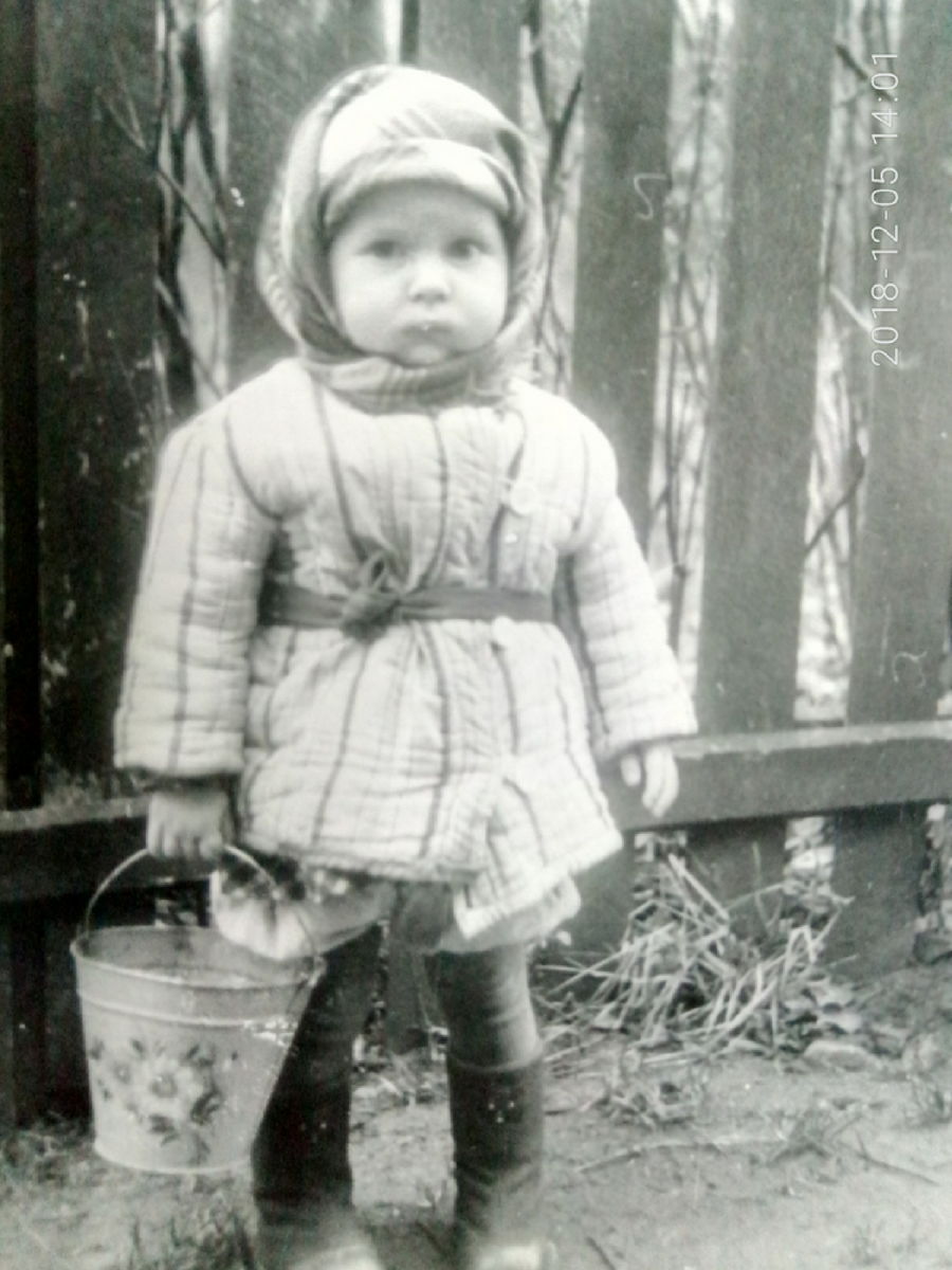 Вот такая девочка жила в деревне у бабушки с дедушкой. 2 годика