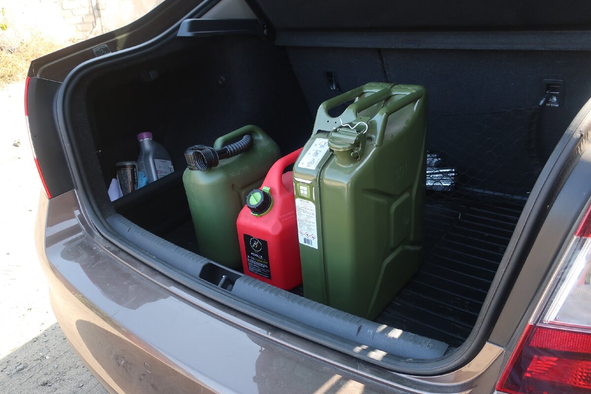 три канистры для проведения эксперимента