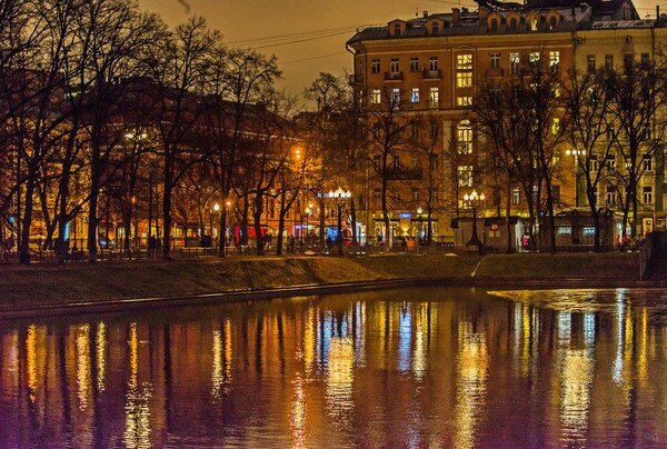Время всегда очень многое меняет и, иногда, это очень даже неплохо ... 

Осенний вечер ... Москва, Патриаршие пруды ...

  