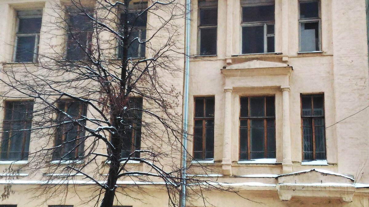 Фрагмент главного фасада