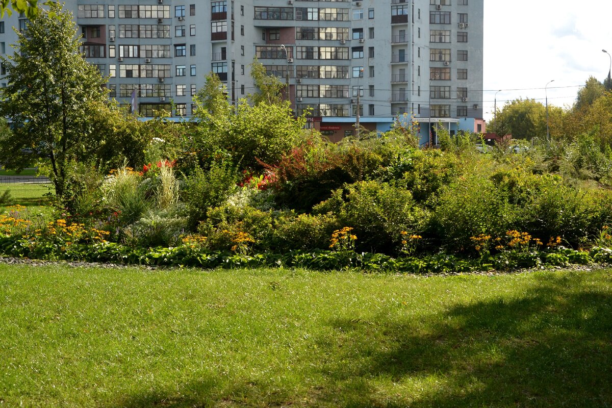 сквер хачатуряна москва. свао сквер по ул хачатуряна. сквер отрадное москва. дом композиторов москва брюсов переулок. брюсов переулок памятник хачатуряну.