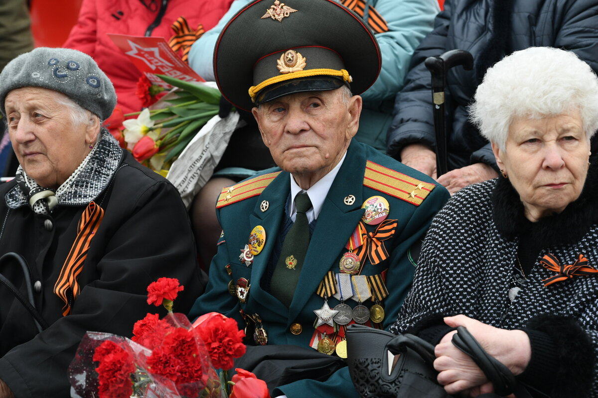 Нашим бабушкам было за кого замуж идти!..