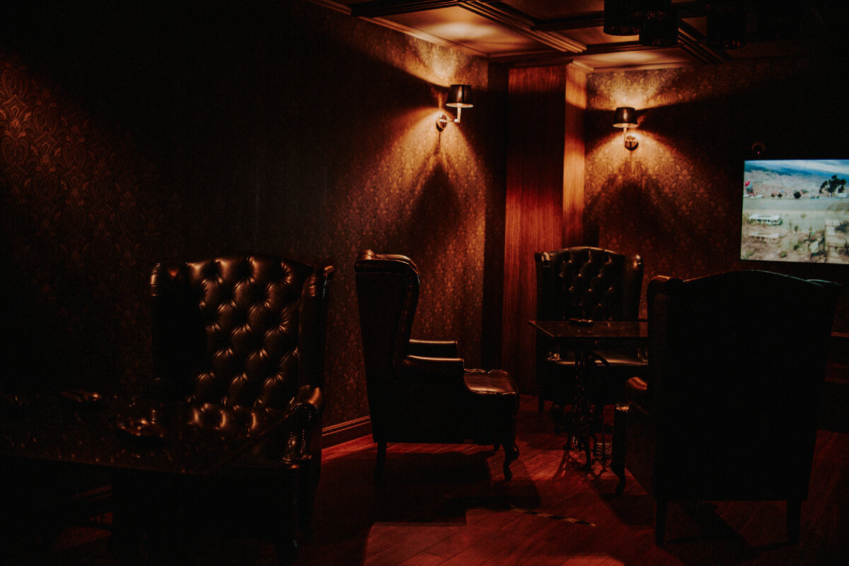 Сигару сэр?