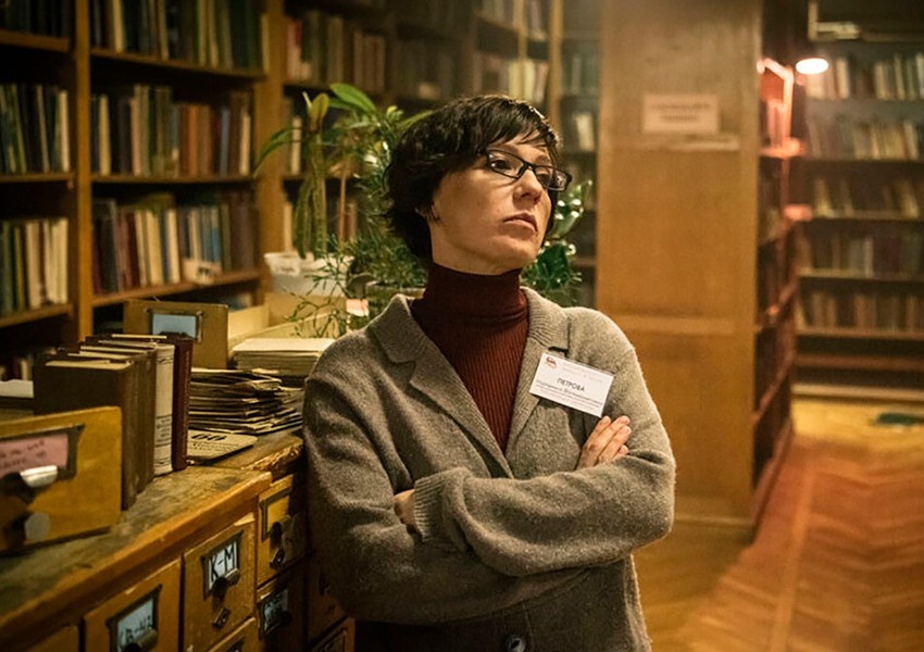 Открытый источник : Яндекс картинки Актриса с глазами оленёнка Бэмби играет библиотекаршу-маньячку, чем вызывает культурный шок и когнитивный диссонанс одновременно