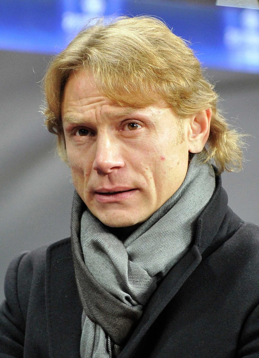 Фото с сайта https://skolkolet.com/valeriy-karpin