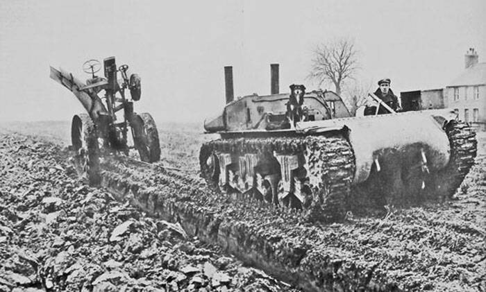 «Crawford Sherman» - бывший американский танк «Шерман», переделанный в тяжёлый трактор предприимчивыми англичанами из фирмы «Кроуфорд и сыновья». Трактор предназначался для распашки целинных земель и был построен в единственном экземпляре.