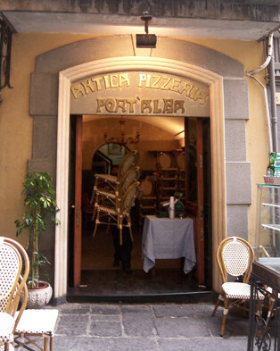 https://en.wikipedia.org/wiki/Antica_Pizzeria_Port%27Alba#:~:text=Antica%20Pizzeria%20Port'Alba%20is,be%20the%20world's%20first%20pizzeria. 