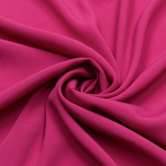 Для этого очень важно правильно за ними ухаживать. Только в этом случае они будут радовать вас и дарить комфорт на протяжении долгого времени. Необходимо:1) Гладить предметы гардероба только с изнанки.2) Необходимо стирать крепы очень аккуратно, так как они весьма привередливы в этом плане.