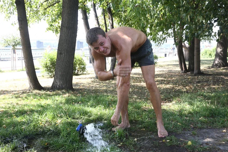    Новосибирцы уже ощутили летнее тепло. Фото Алексея Танюшина