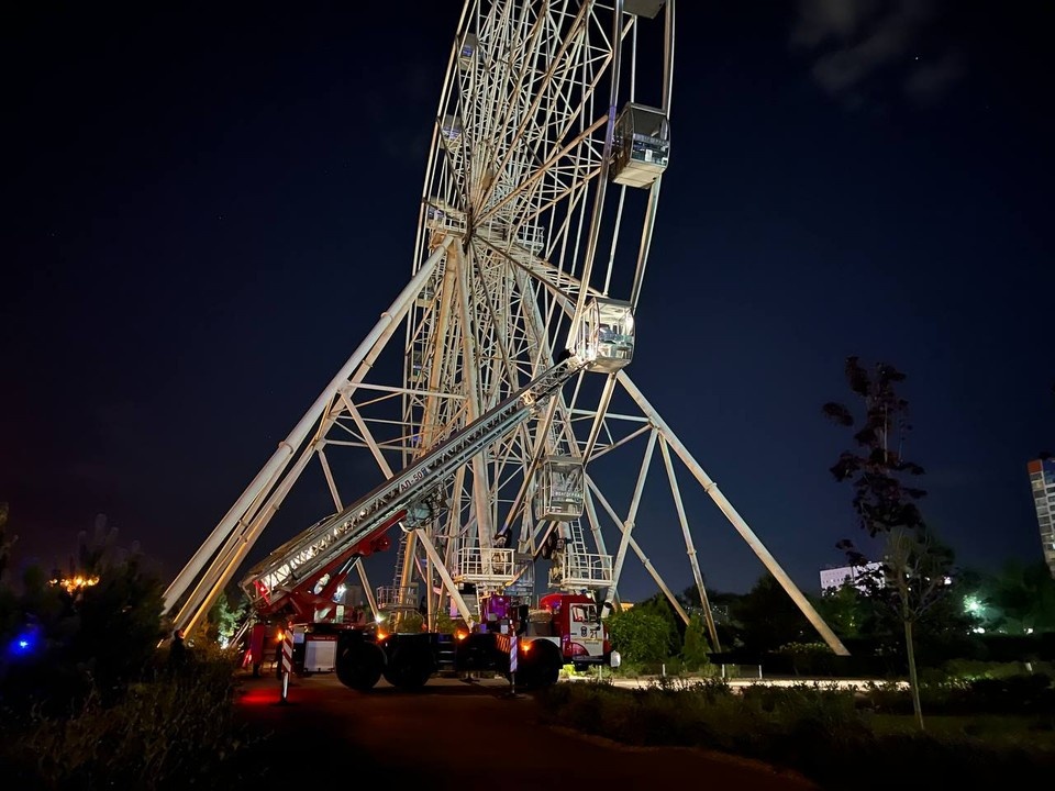     Никто из оказавшихся взаперти 24 посетителей парка не пострадал.  ГУ МЧС по Волгоградской области