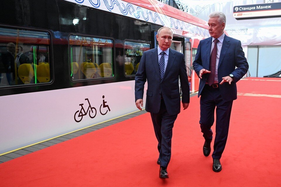    Президент России Владимир Путин и мэр Москвы Сергей Собянин на церемонии запуска движения третьего Московского центрального диаметра (МЦД-3). Фото: Кристина Кормилицына/POOL/TACC