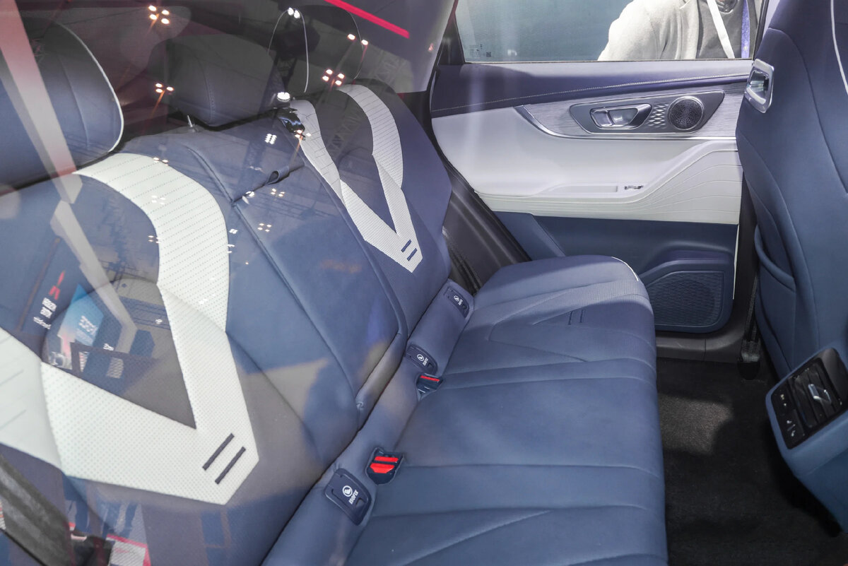 На фото: Салон электрического кроссовера Chery Omoda 5 EV для рынка Индонезии