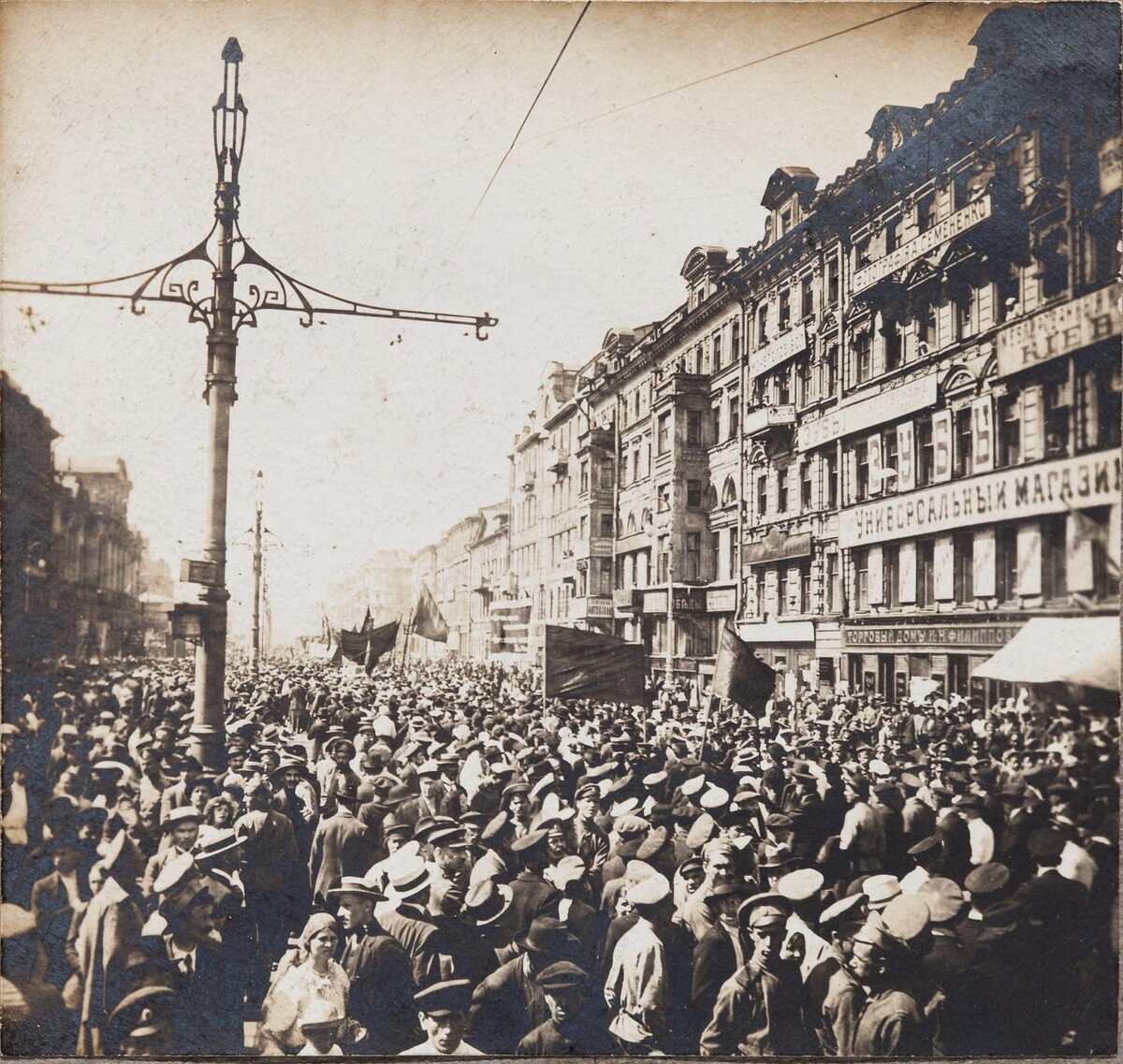 Петроград. Демонстрация на Невском проспекте 1917. Расстрел демонстрации на Невском проспекте. Петроград. 1917 Год.. Демонстрации на Невском проспекте в 1918. Демонстрация на Невском проспекте мира хлебы 1917 года