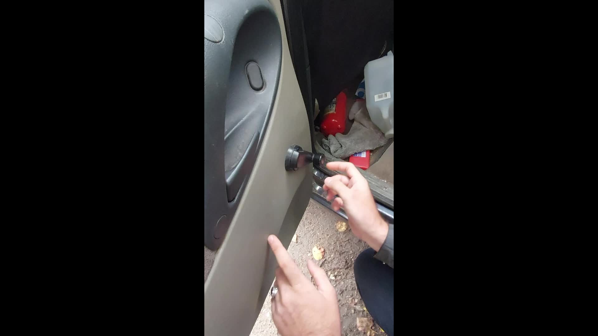 Как снять дверную ручку приора Как снять задние карты приора