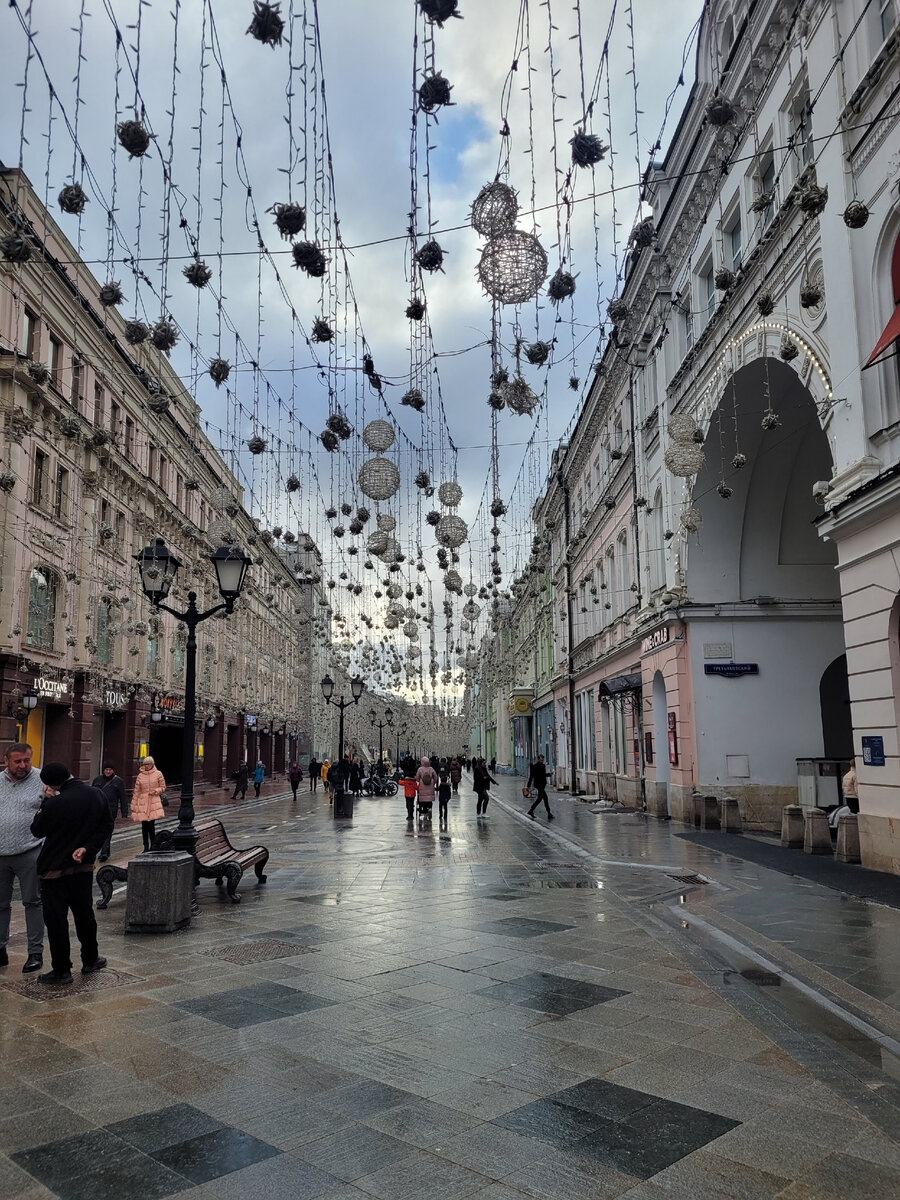 Москва. Никольская улица. Весна