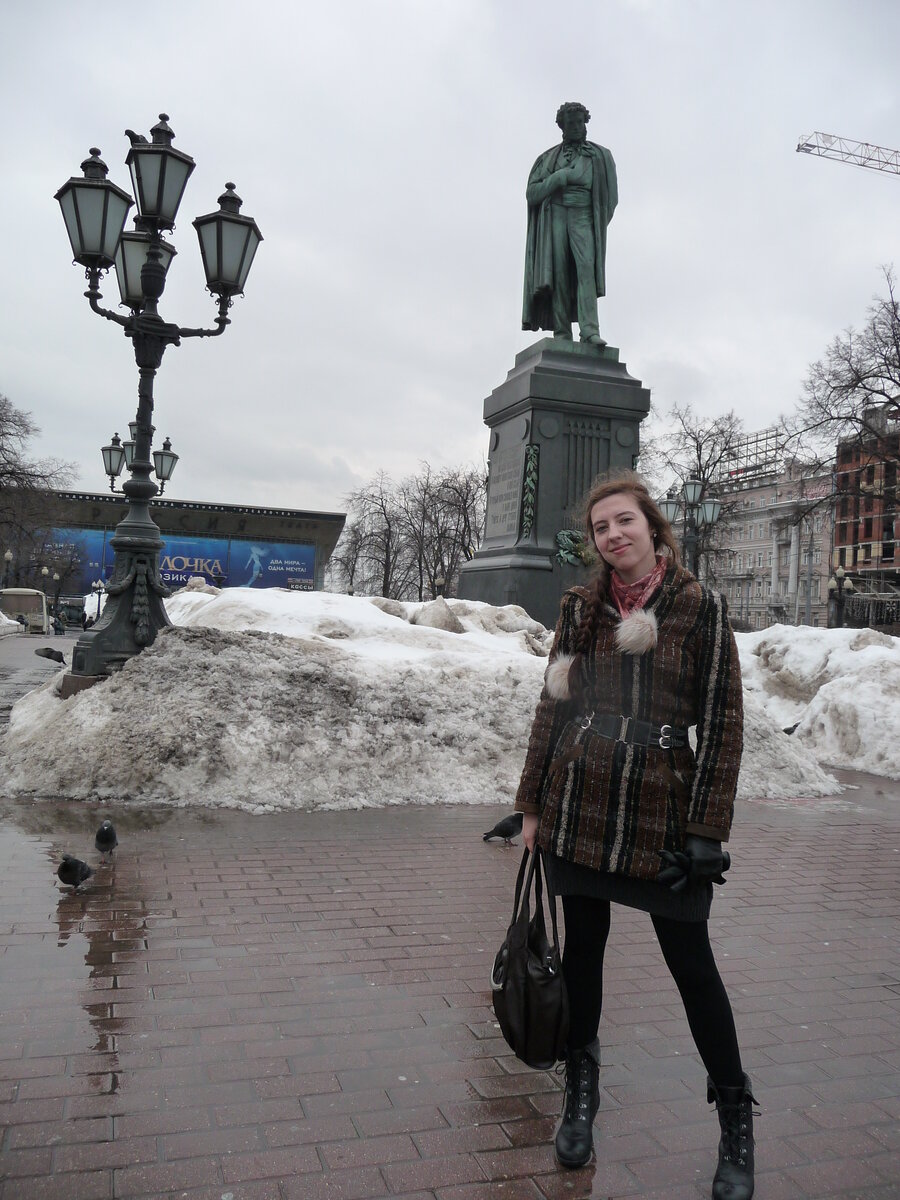 Мне 17. 1 курс. Мурашки по коже от моей косы. Время беспощадно все забрало.