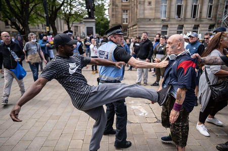 Чёрные и белые - дружба навек. Из открытых источников