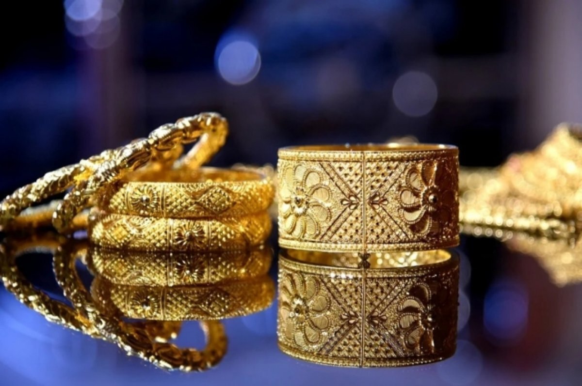    964,8 млн руб. потратили на украшения жители Мурманской области