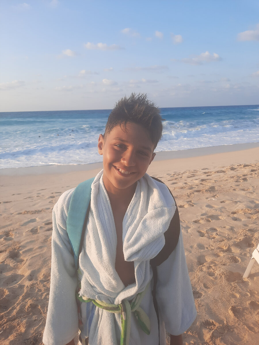 Старший на море темнеет буквально за один день.