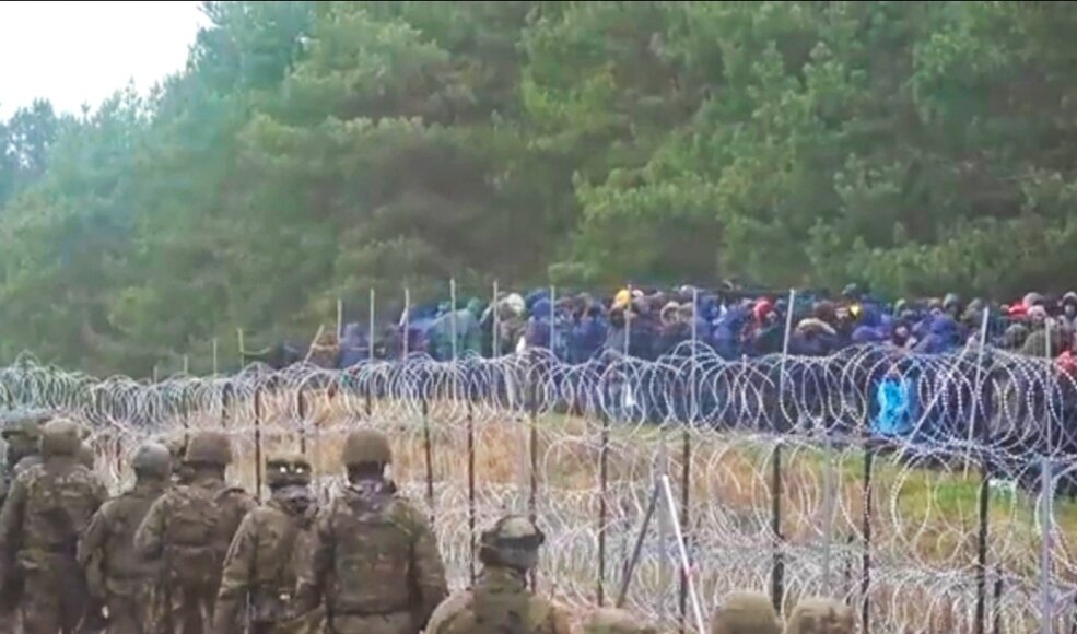 забор на польско-белорусской границе. польша напала на россию. нападение на беларусь 2024. польско-белорусская граница мигранты. граница между польшей и литвой.