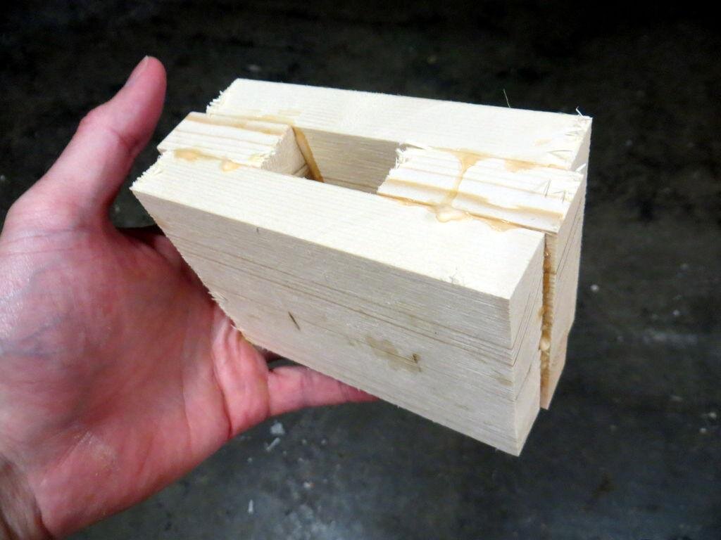 Дубинка деревянная или резиновая в плоском исполнении